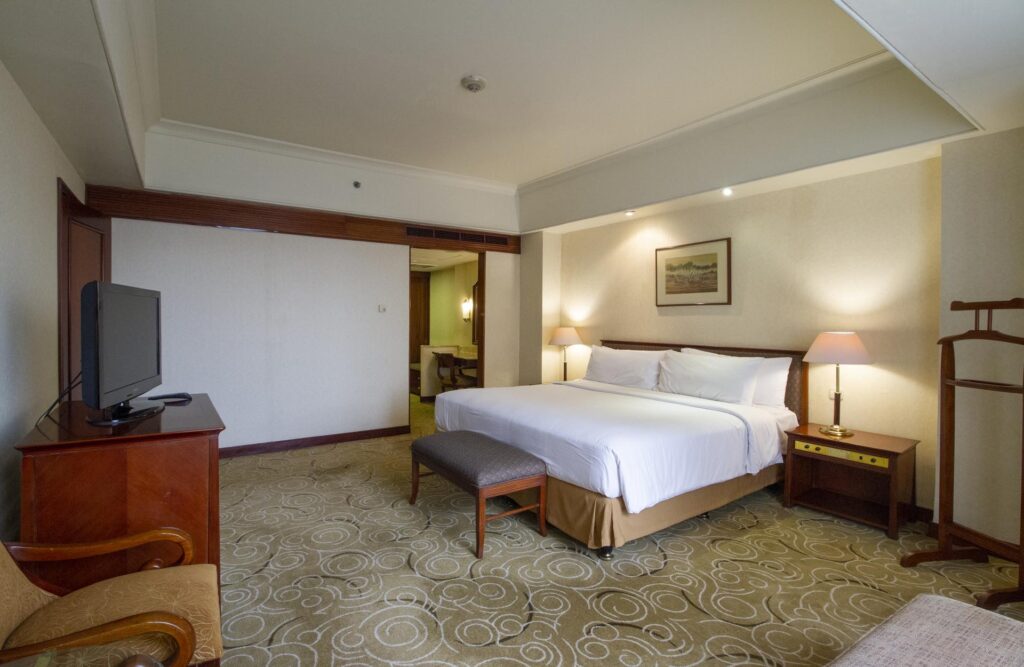 Bedroom hotel with king bed size at The Sultan Hotel & Residence Jakarta